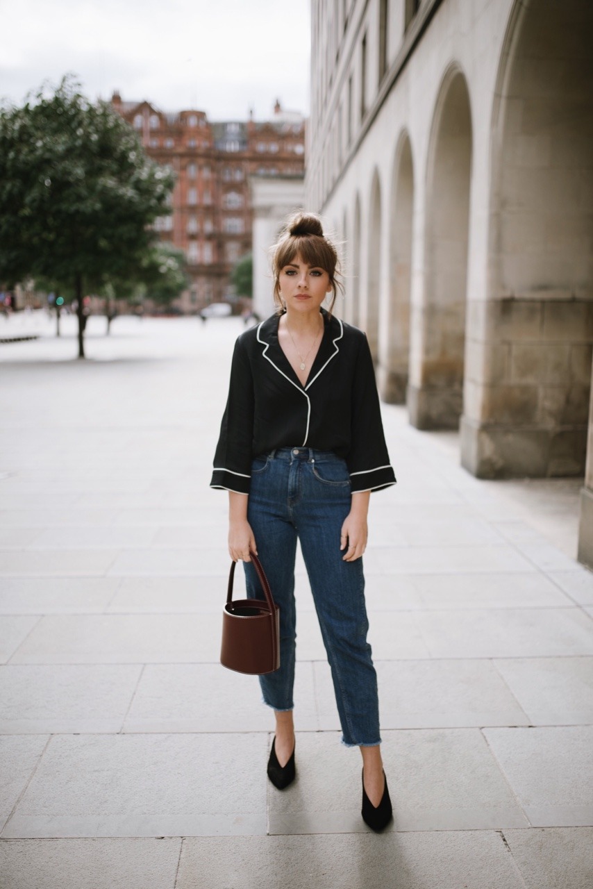 THE PYJAMA BLOUSE THAT ON GIVING –