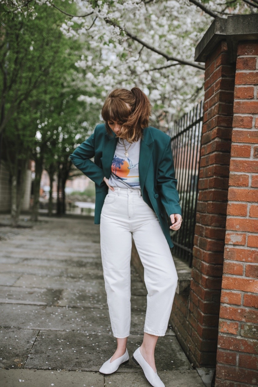 Green blazer white pants hotsell